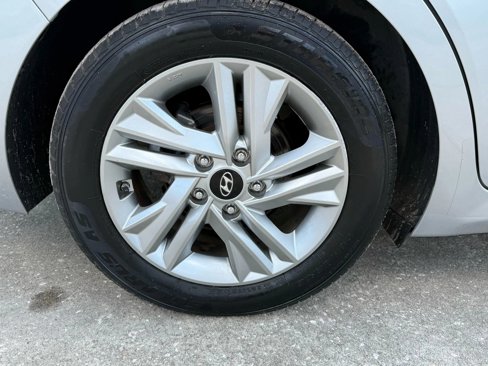 Used 2020 Hyundai Elantra SEL image 9