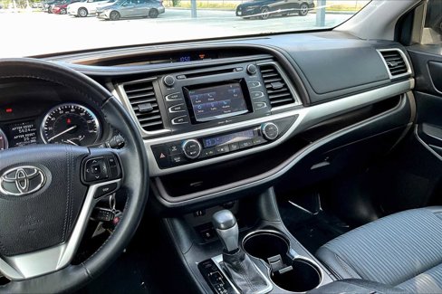 Used 2015 Toyota Highlander LE image 6