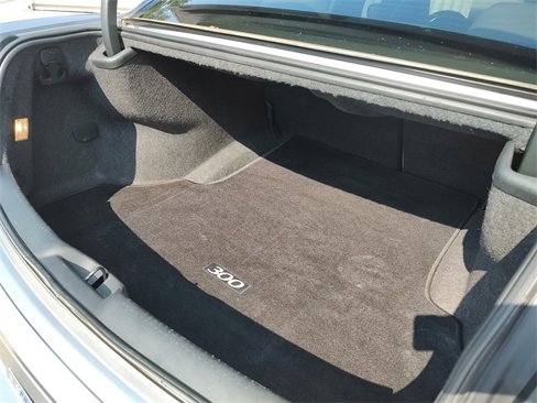 Used 2017 Chrysler 300 C image 36