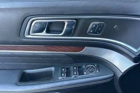 Used 2017 Ford Explorer Platinum image 12