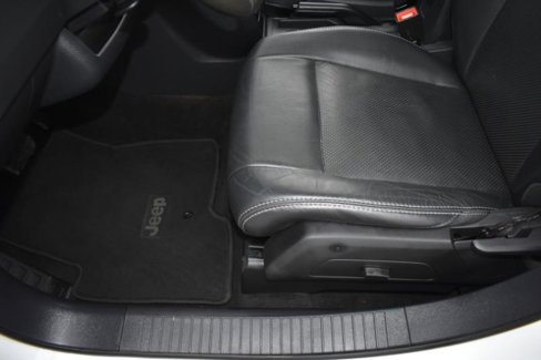 Used 2015 Jeep Compass High Altitude image 28