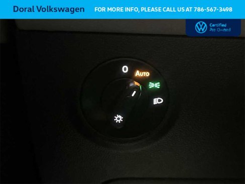 Certified 2022 Volkswagen Taos SE image 17