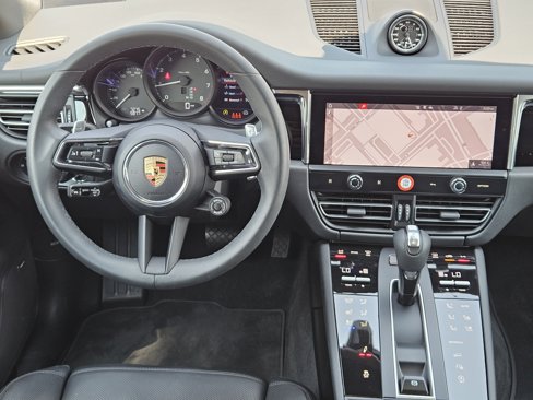 Certified 2025 Porsche Macan image 35