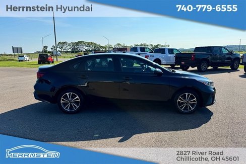 Used 2023 Kia Forte LXS image 28