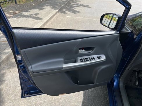Used 2012 Toyota Prius V Five image 6