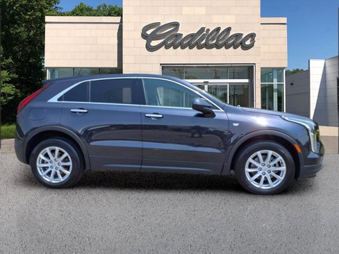 Used 2022 Cadillac XT4 Luxury w/ Cold Weather Package image 8