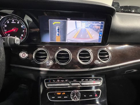 Used 2017 Mercedes-Benz E 300 4MATIC image 29