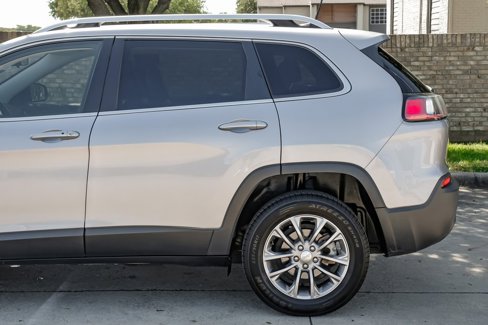 Used 2019 Jeep Cherokee Latitude Plus image 22