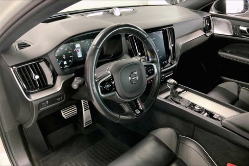 Used 2019 Volvo S60 T6 R-Design image 2