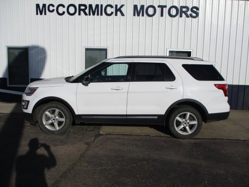 Used 2016 Ford Explorer XLT w/ Equipment Group 202A image 1