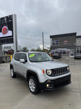 Used 2016 Jeep Renegade Latitude w/ Popular Equipment Group image 1