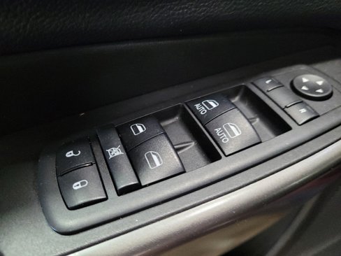 Used 2019 Jeep Cherokee Latitude Plus w/ Comfort/Convenience Group image 27