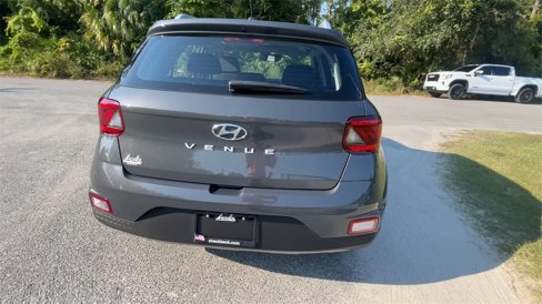 Used 2023 Hyundai Venue SEL image 7