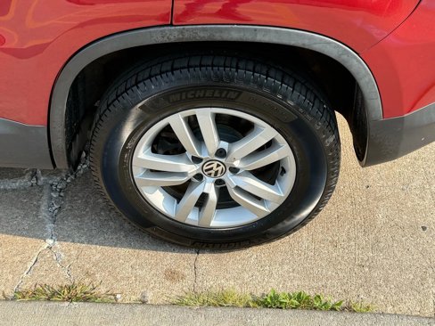 Used 2016 Volkswagen Tiguan S image 46