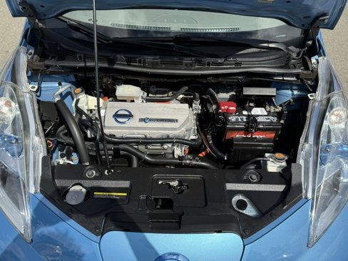 Used 2011 Nissan Leaf SL image 29