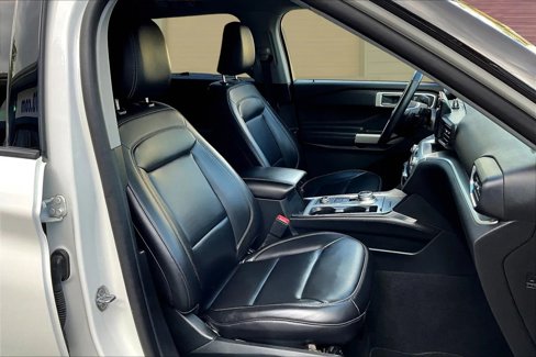 Used 2021 Ford Explorer XLT w/ Equipment Group 202A image 7