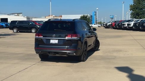 Used 2023 Volkswagen Atlas SE w/ Black Wheel Package image 7