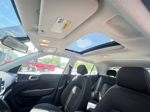 Used 2024 Hyundai Venue SEL image 21