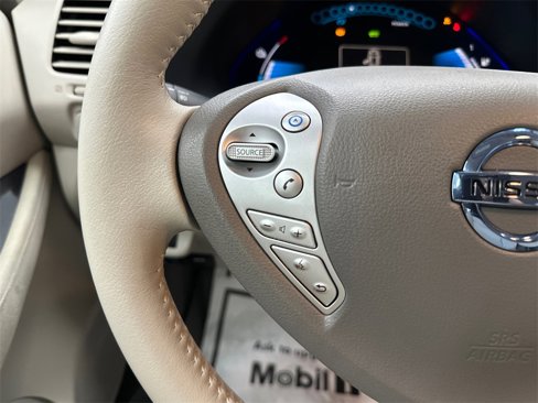 Used 2012 Nissan Leaf SL image 24