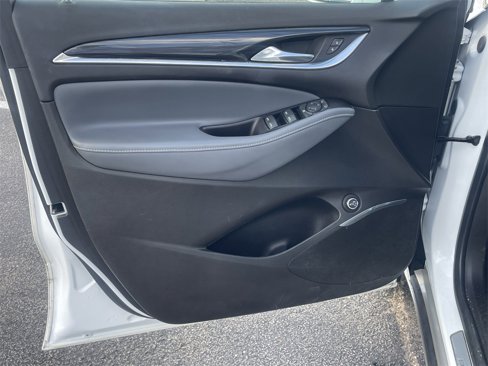 Used 2020 Buick Enclave Essence image 11