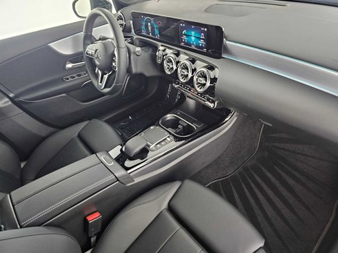 Used 2021 Mercedes-Benz A 220 image 11