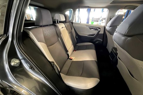 Used 2021 Toyota RAV4 XLE image 18
