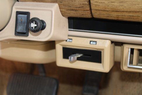 Used 1991 Jeep Grand Wagoneer image 25