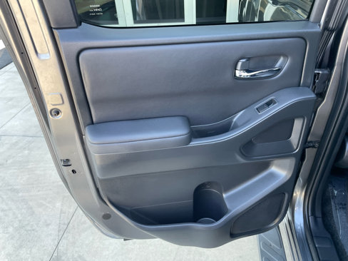 Used 2022 Nissan Frontier SV image 16