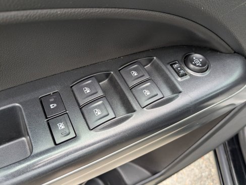 Used 2022 Chevrolet Colorado LT w/ LT Convenience Package image 13