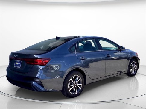 Used 2024 Kia Forte LXS image 3