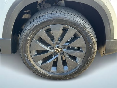 Certified 2022 Volkswagen Taos S image 6