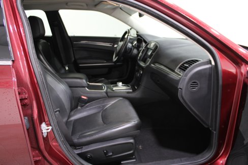 Used 2019 Chrysler 300 Limited image 24