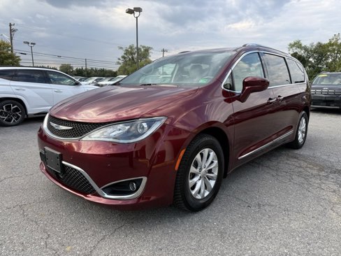 Used 2018 Chrysler Pacifica Touring-L Plus image 7