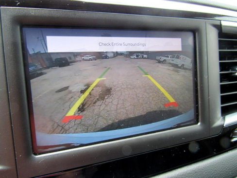 Used 2022 Chrysler Voyager LX image 23