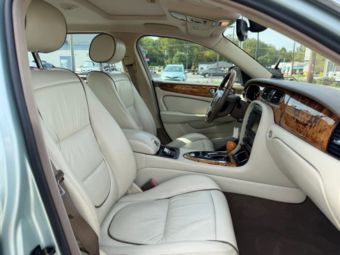 Used 2005 Jaguar XJ8 L image 23
