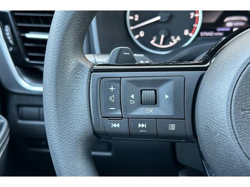 Used 2022 Nissan Rogue SV image 34