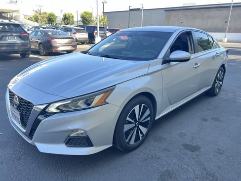 Used 2021 Nissan Altima 2.5 SV image 2