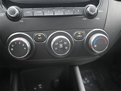 Used 2017 Kia Forte LX image 8
