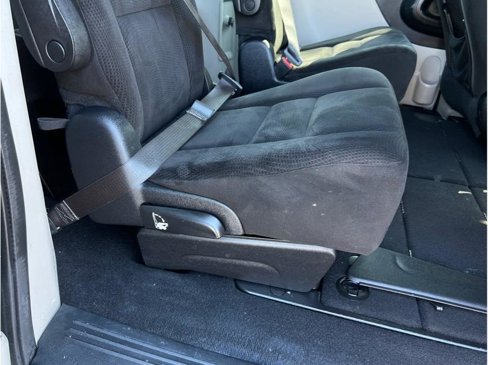 Used 2016 Dodge Grand Caravan American Value Package w/ UConnect Hands-Free Group image 17