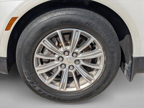 Used 2017 Cadillac XT5 Luxury w/ Driver Awareness Package image 19