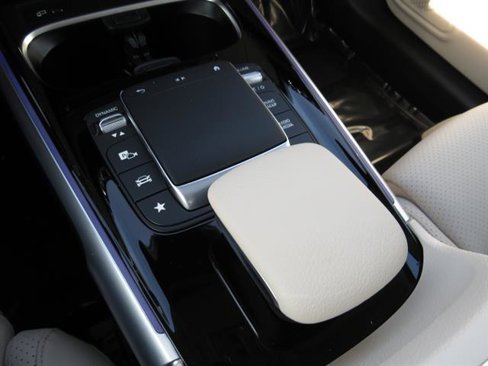 Certified 2022 Mercedes-Benz GLB 250 4MATIC image 13