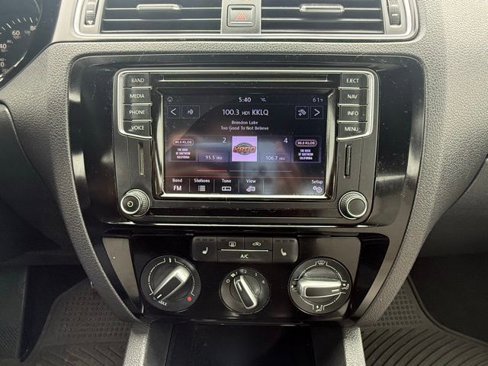 Used 2016 Volkswagen Jetta Sport image 24