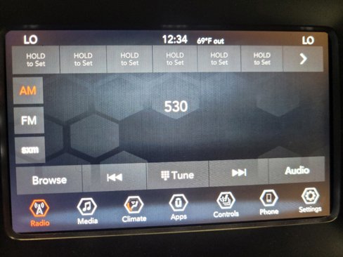 Used 2019 Jeep Cherokee Latitude Plus w/ Comfort/Convenience Group image 25