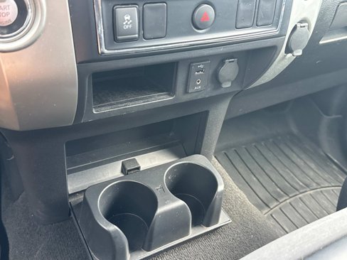 Used 2018 Nissan Titan SV image 24