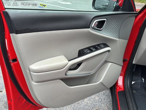 Used 2022 Kia Soul LX image 14