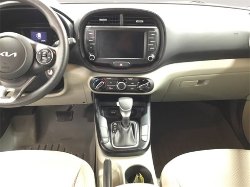 Used 2022 Kia Soul LX image 11