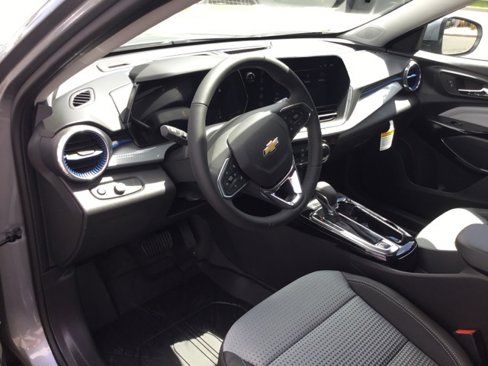 New 2025 Chevrolet Trax LT w/ Driver Confidence Package image 9