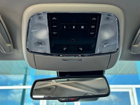 Used 2018 Chrysler 300 Limited w/ Safetytec Plus Group image 22