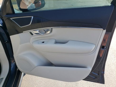 Used 2020 Volvo XC90 T5 Momentum w/ Protection Package image 17