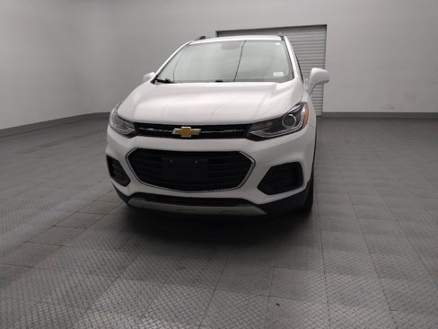 Used 2020 Chevrolet Trax LT w/ LT Convenience Package image 15